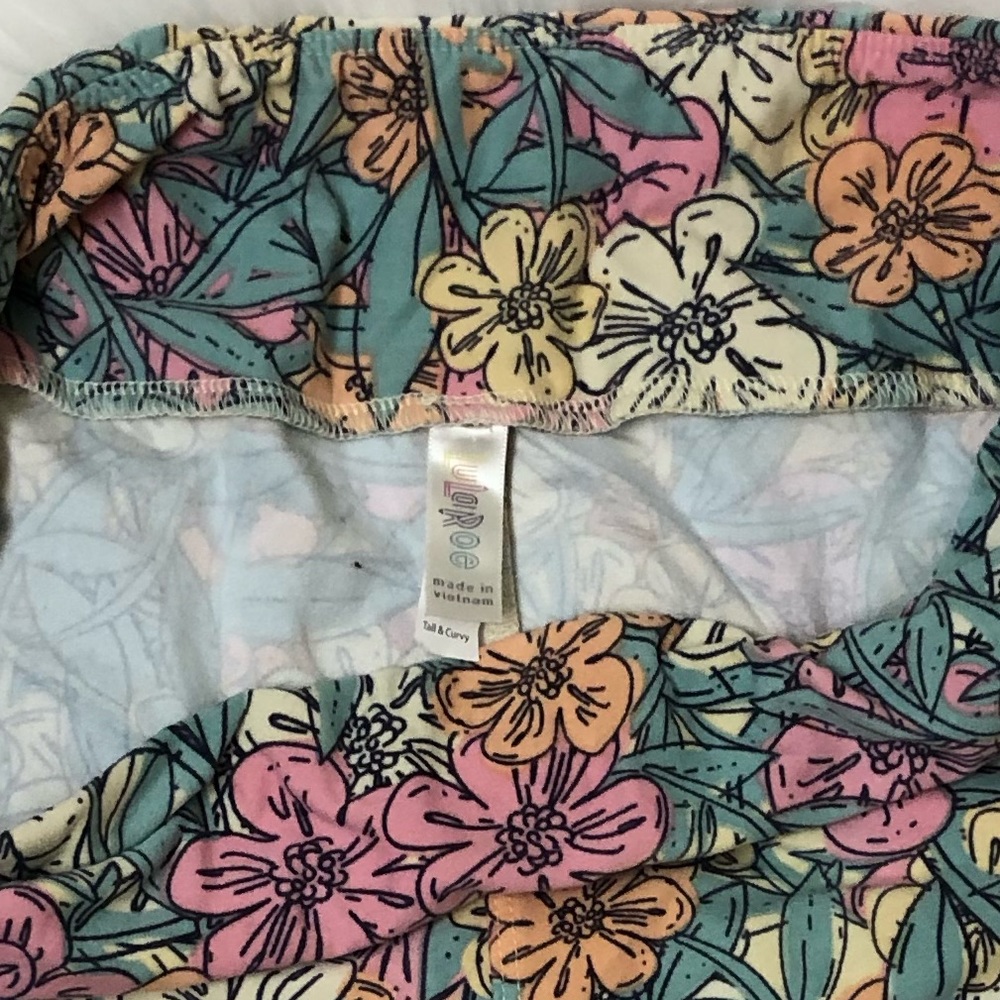 LULAROE PRINT LEGGINGS - Picture 3 of 6
